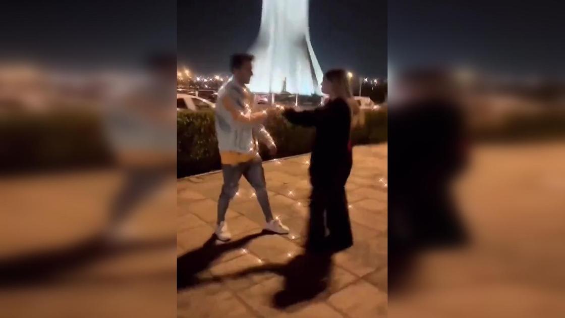 Иранская пара танцует