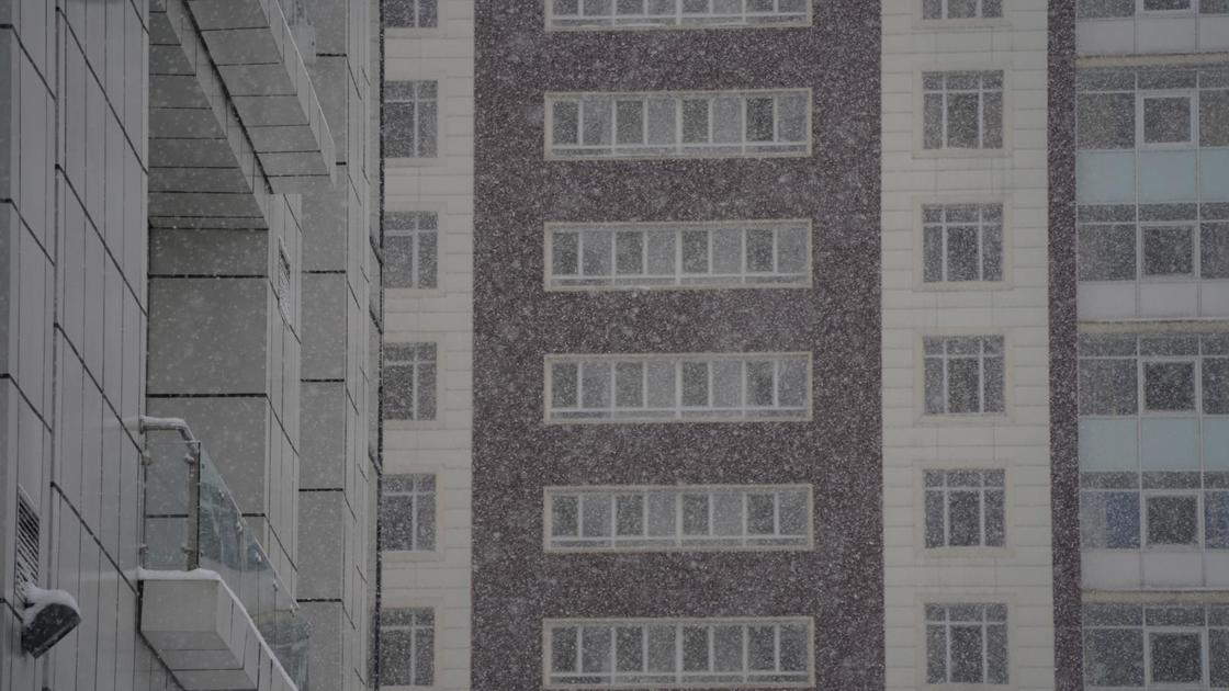 қар жауып тұрған сәт