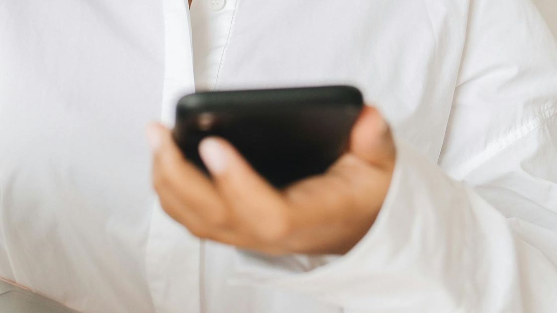 Женщина с телефоном