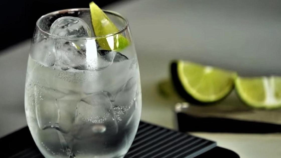 Glass with ice and tonic