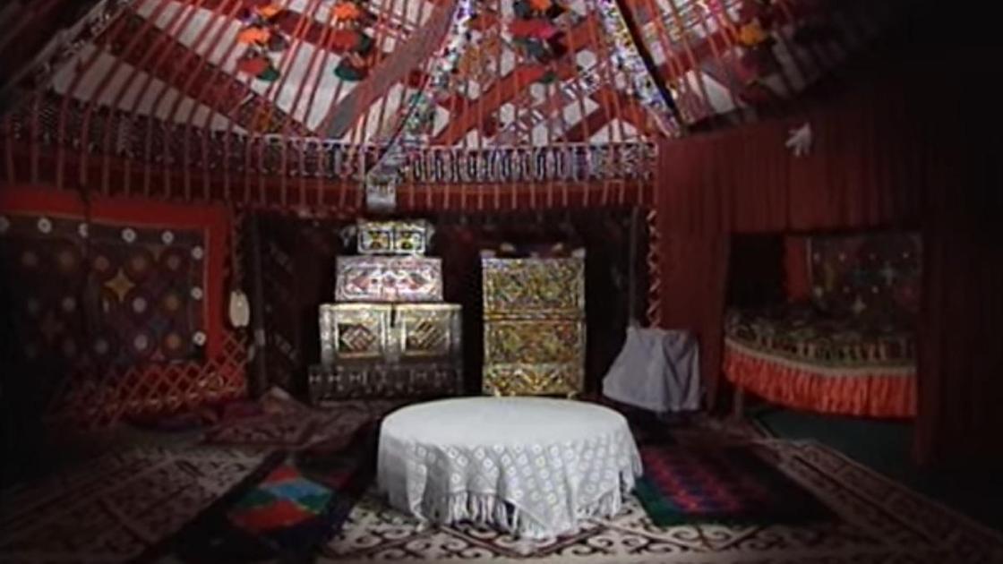 Казахская юрта внутри