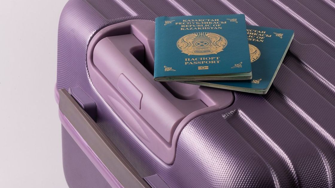 Чемодан и два паспорта