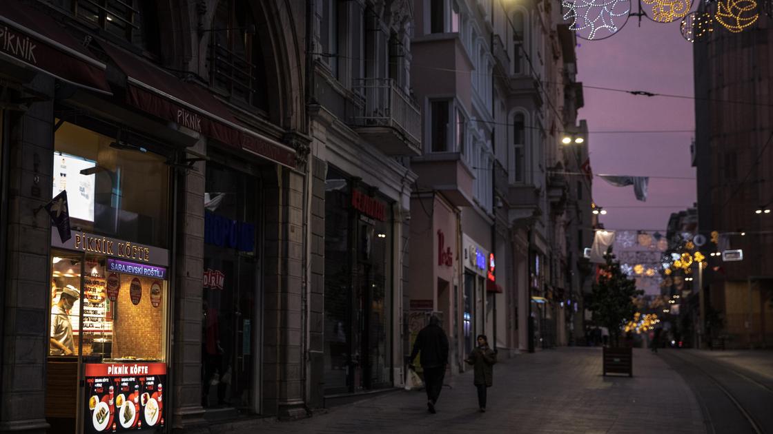 Пустая улица в Стамбуле