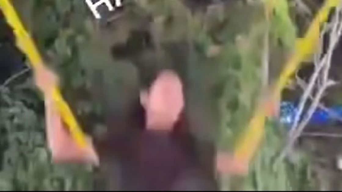 Девушка на аттракционе