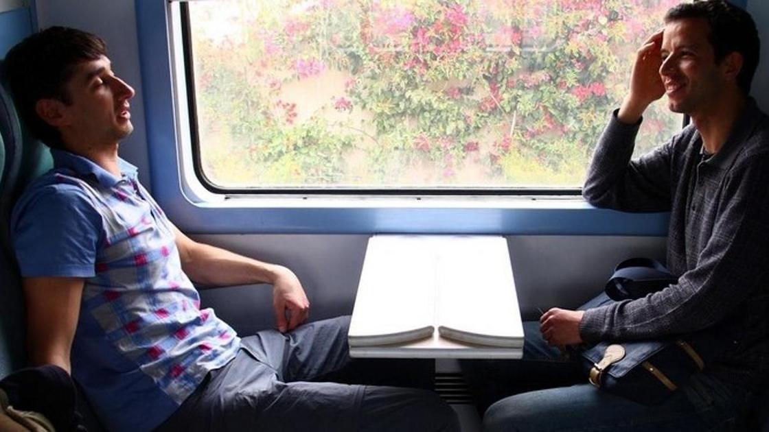 Самые популярные темы для разговоров в поезде назвали эксперты