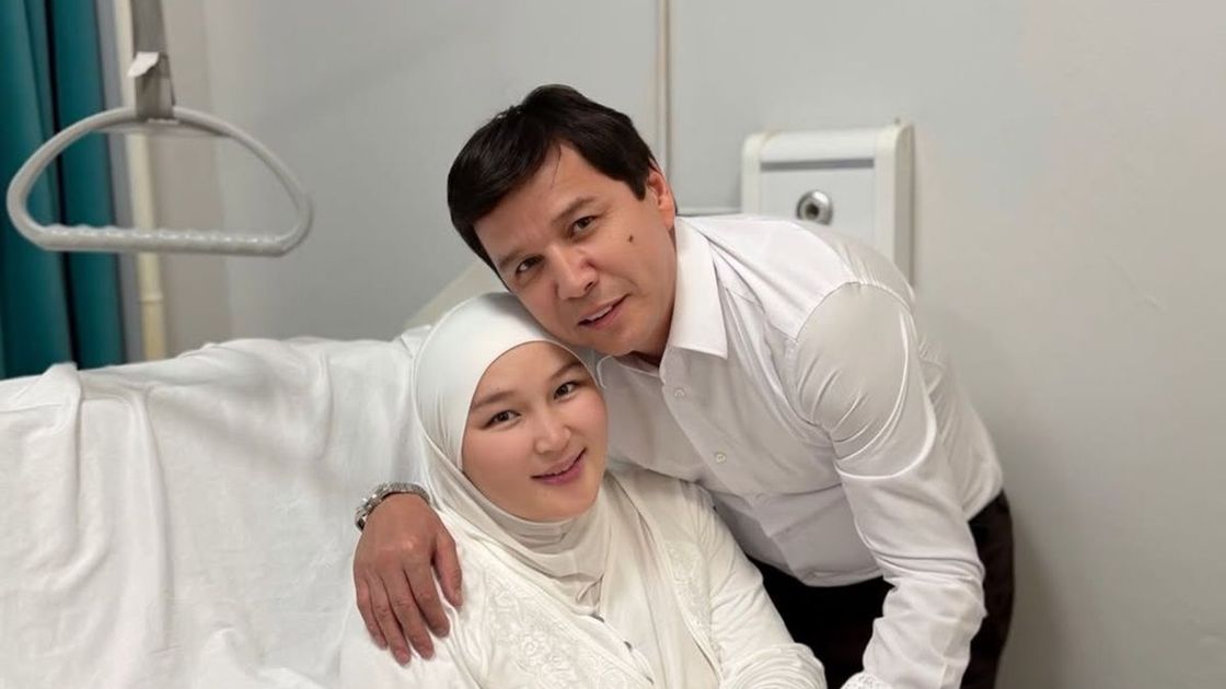 Абай Бегей с женой и новорожденным ребенком