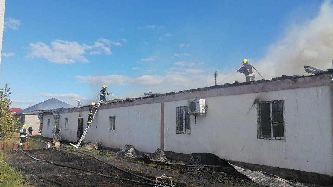 Загорание кровли здания в Астане