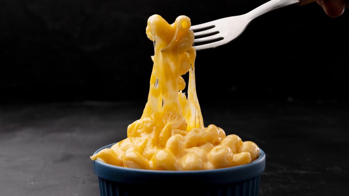 Запеченные макароны с сыром: рецепт быстрого ужина, который стоит копейки