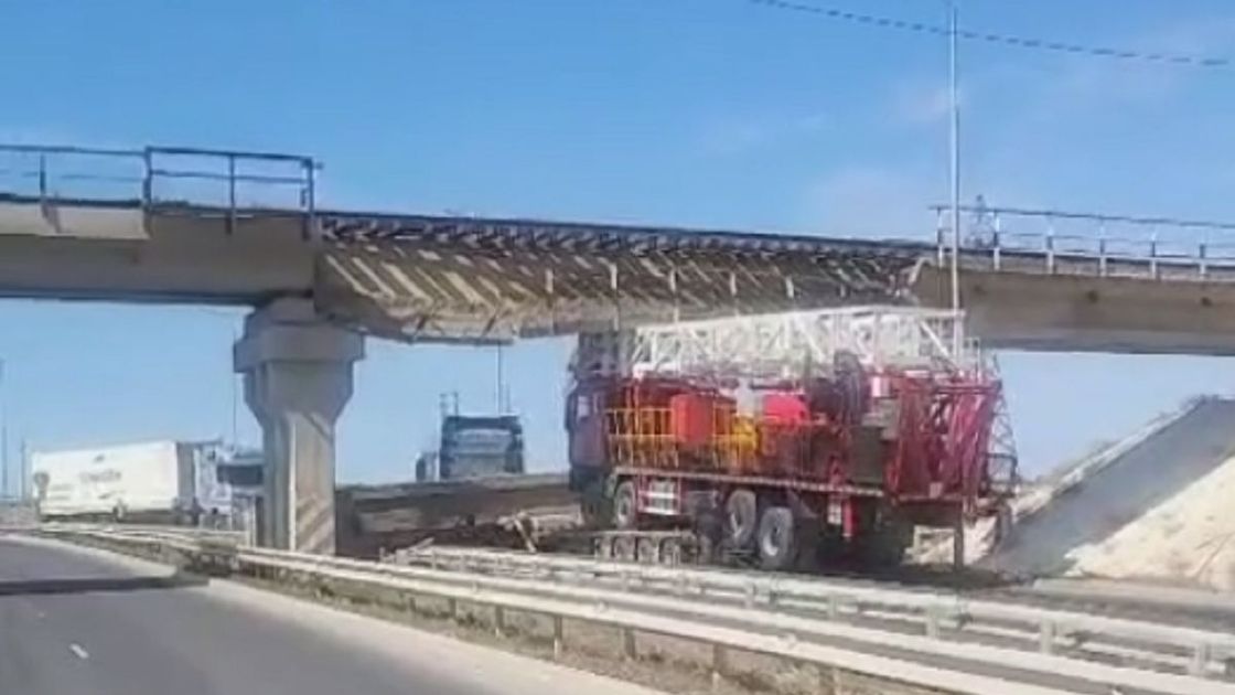Грузовой автомобиль попал в аварию