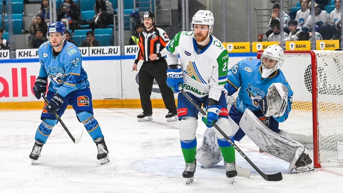 Момент матча "Барыс" - "Салават Юлаев"