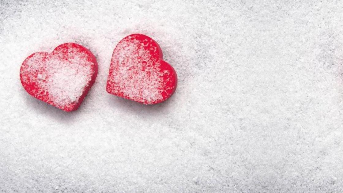 Два сердца, покрытые снегом
