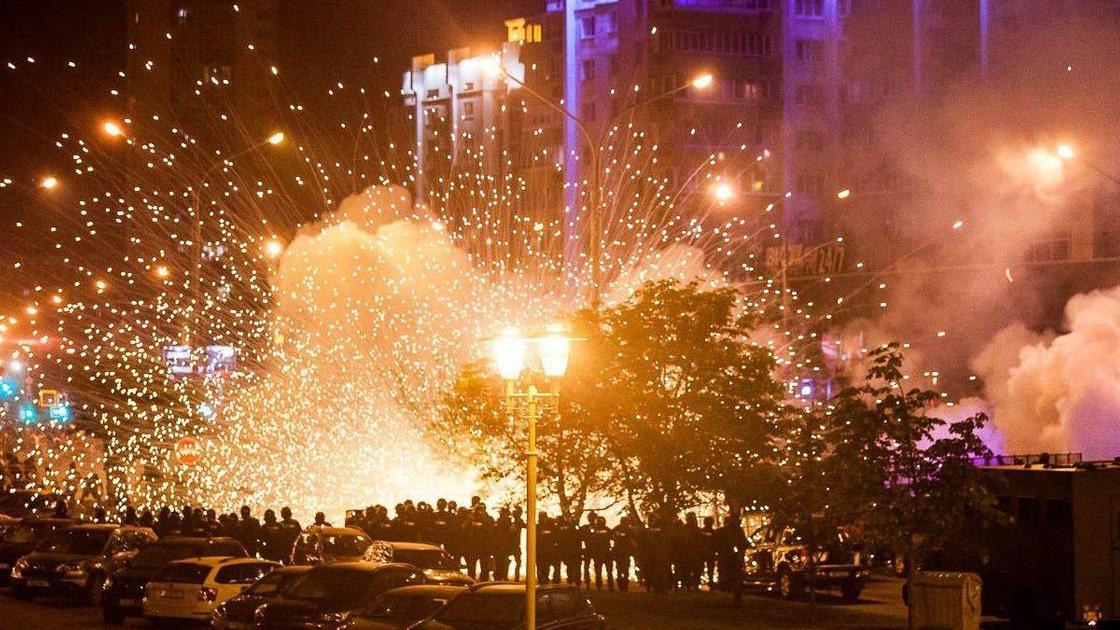 взрыв, ночь, город, протесты