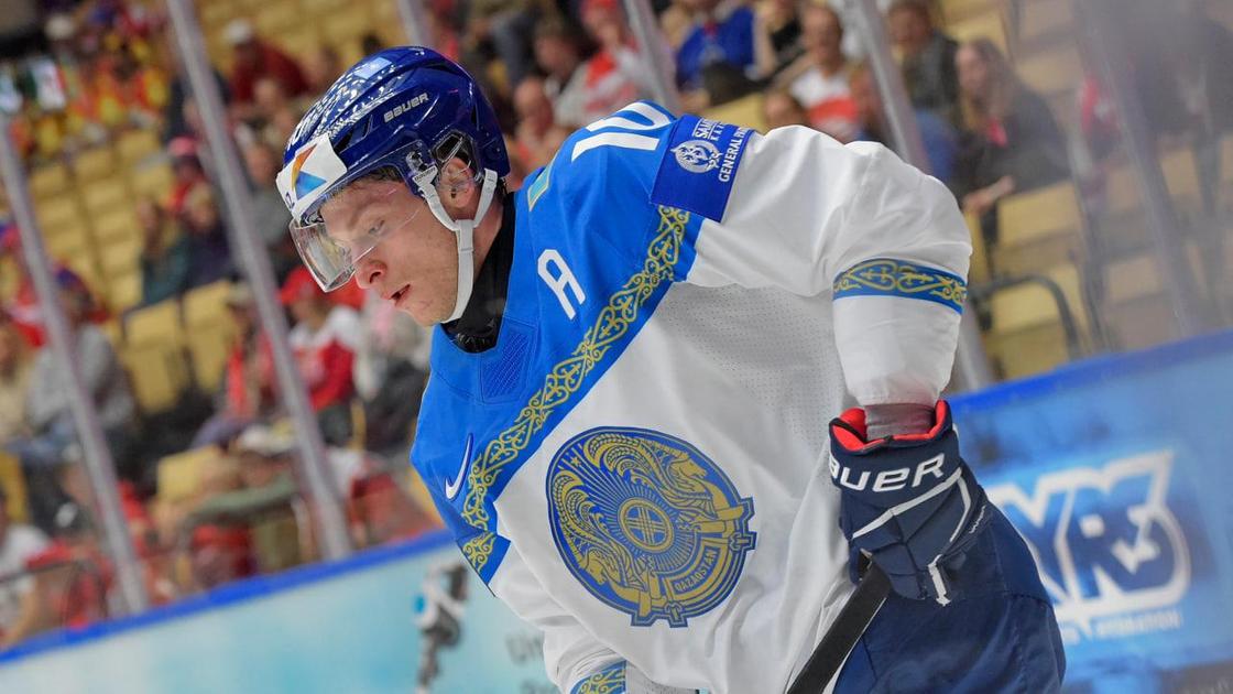 Казахстанский хоккеист Никита Михайлис