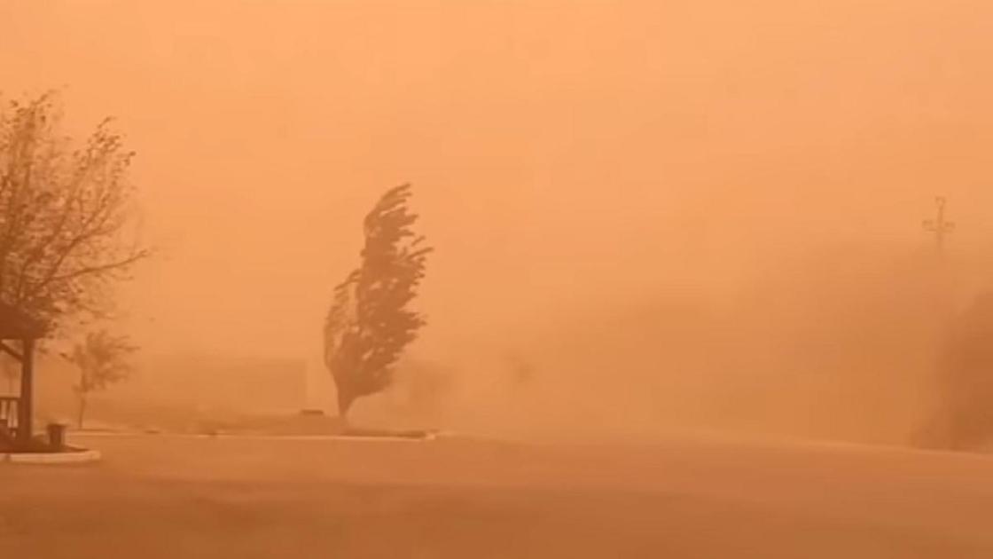 Пыльная буря в Жанаозене