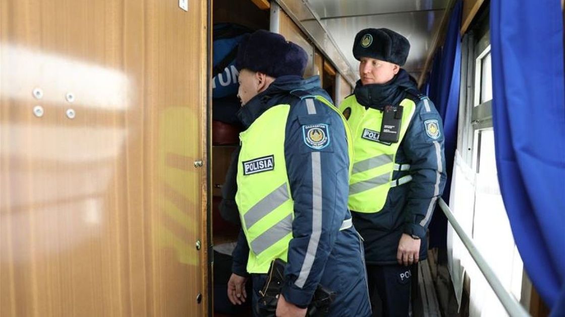 Полицейские на транспорте