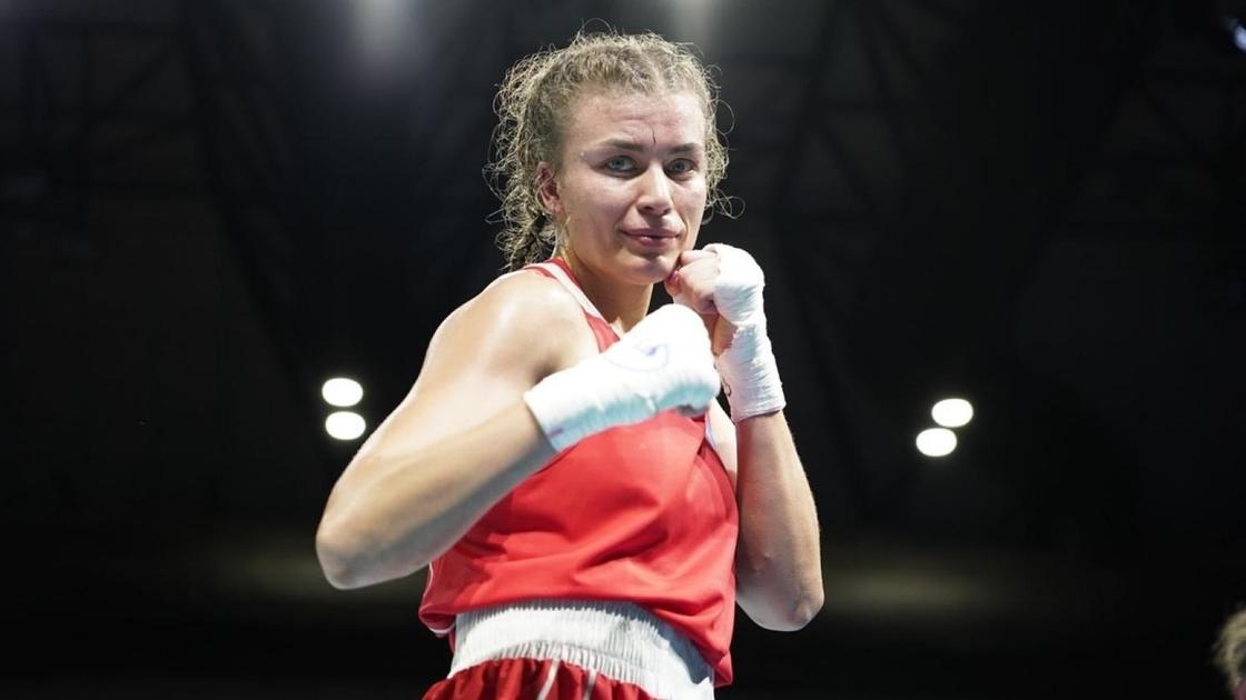 Казахстанская девушка-боксер Наталья Богданова