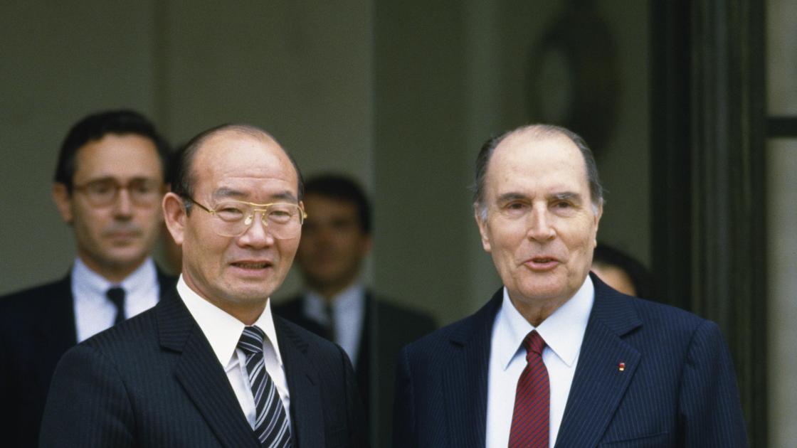 Чон Ду Хван и экс-президент Франции Франсуа Миттеран
