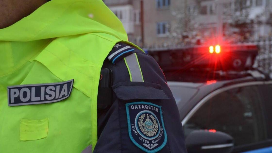 полиция қызметкері