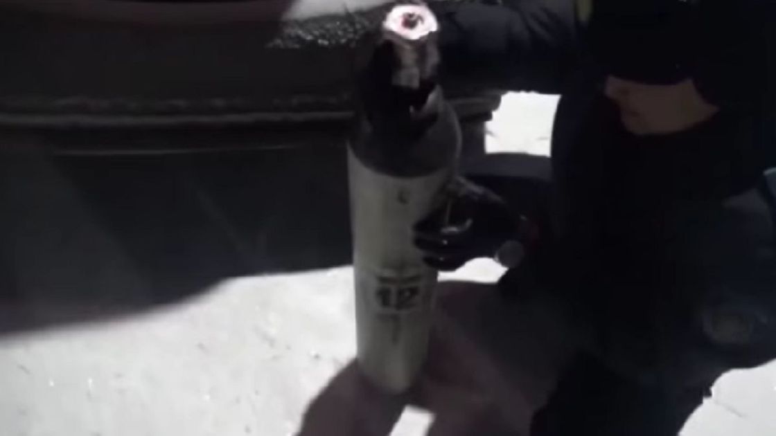 Полицейские нашли баллоны с газом в машине