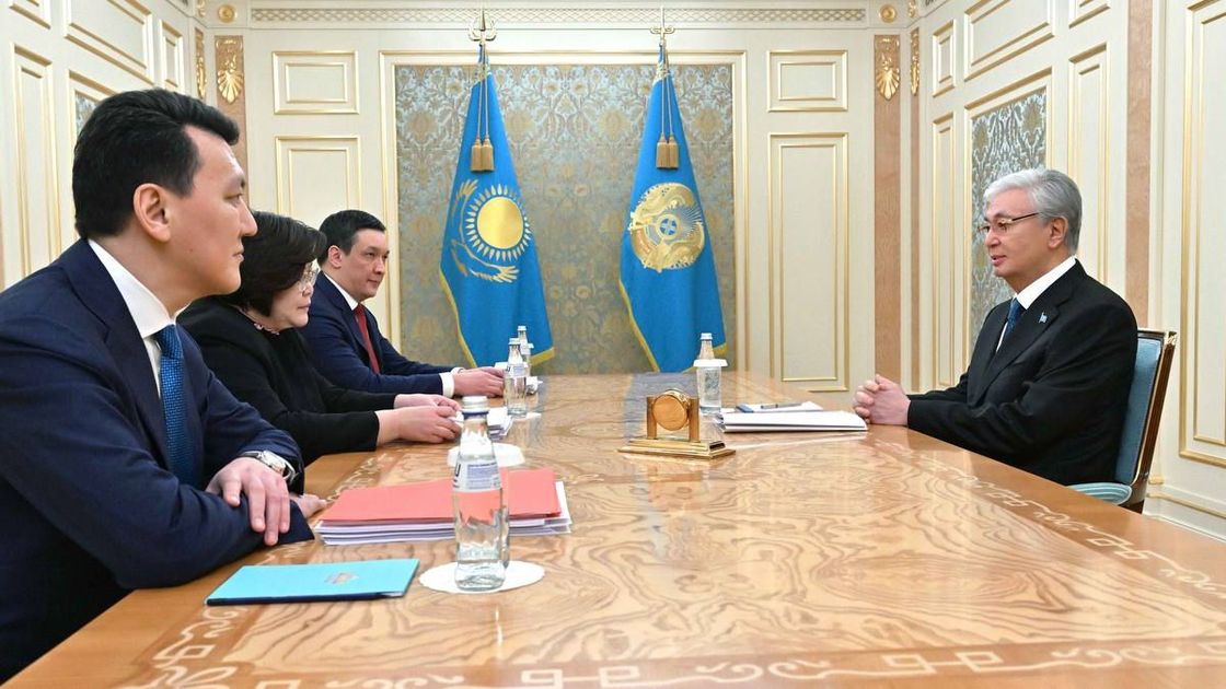 Конституциялық комиссия мүшелері