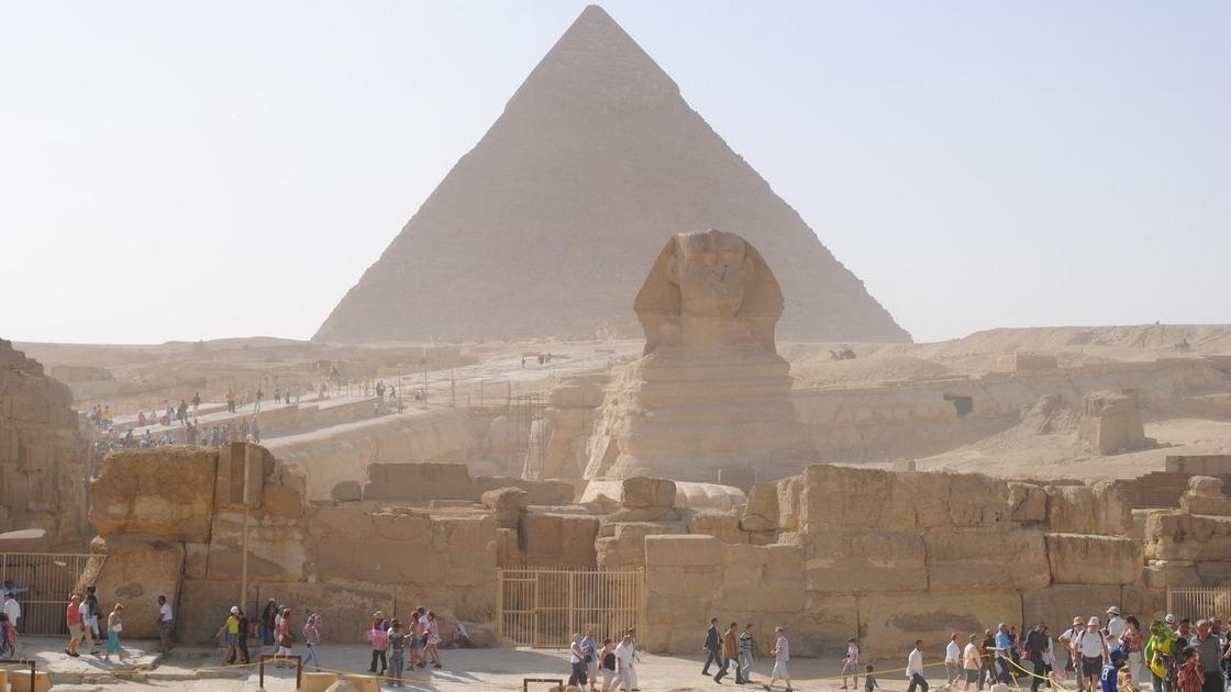 Египетская пирамида и Сфинкс