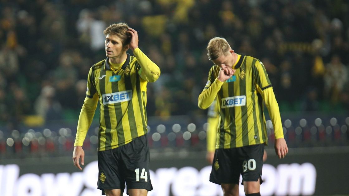 Футболисты Александр Мартынович и Егор Сорокин (слева направо)