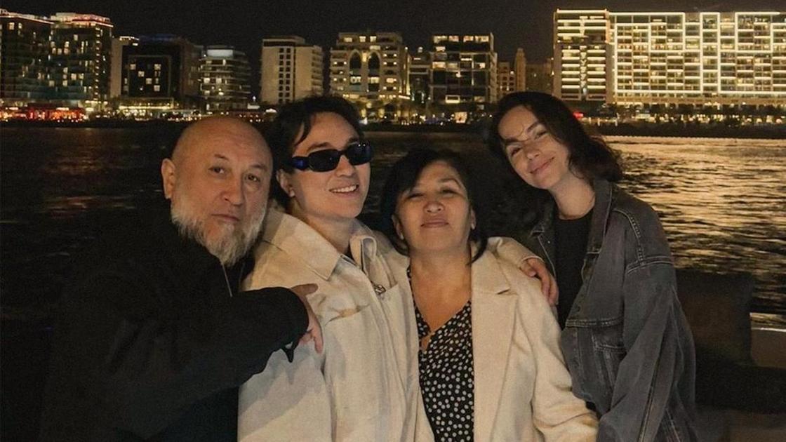 The Limba с родителями и женой