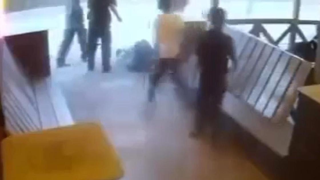 Пьяный водитель сбил подростков