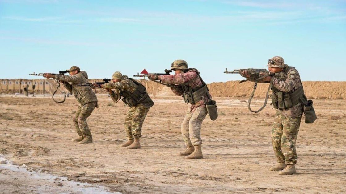 әскери қызметшілер