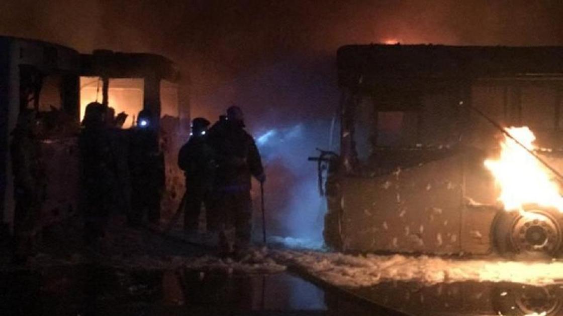 10 автобусов сгорели в Рудном