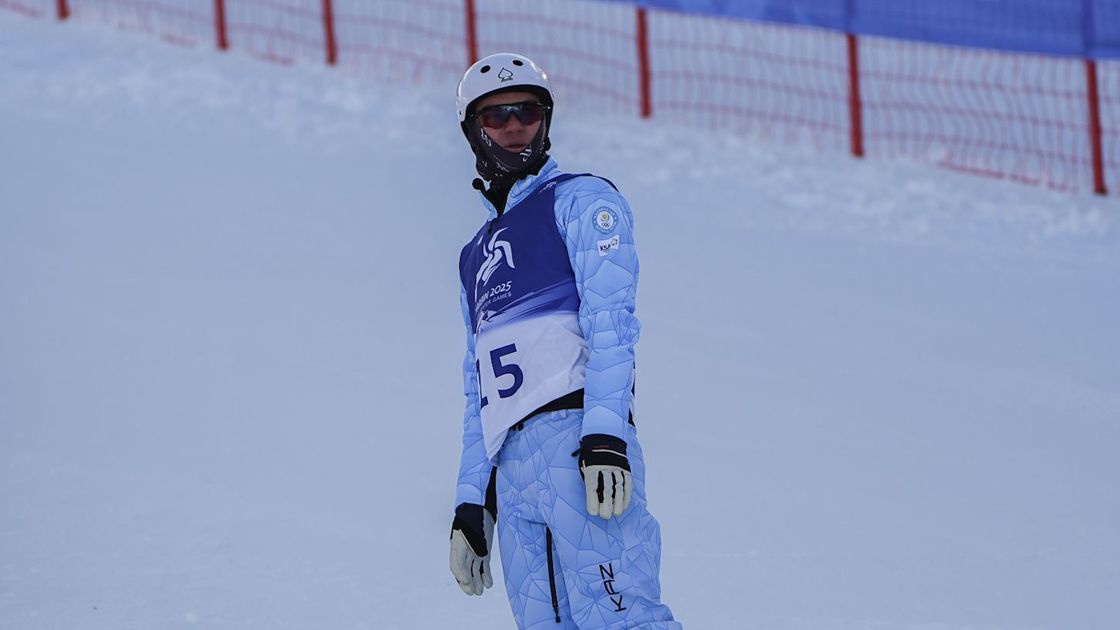 Казахстанский фристайлист Асылхан Асан