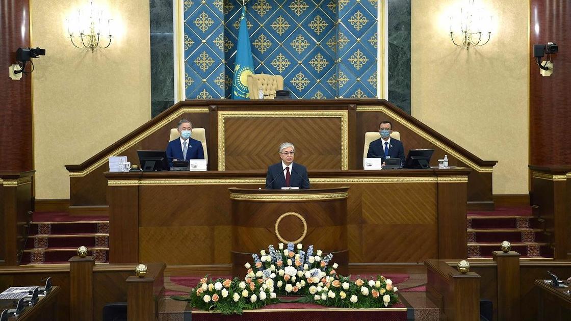 Касым-Жомарт Токаев выступает в парламенте