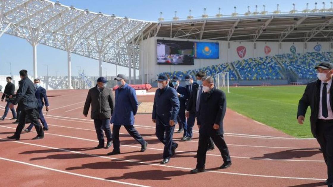 Назарбаев на стадионе
