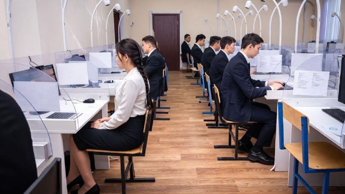 Абитуриенты сдают ЕНТ