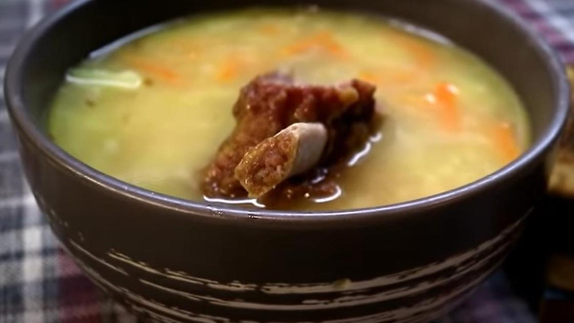Гороховый суп с копченым ребрышком
