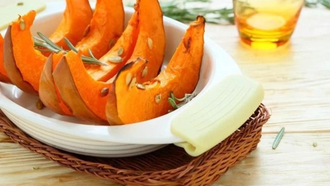 Тыква, запеченная в духовке с медом и орехами NUR.KZ