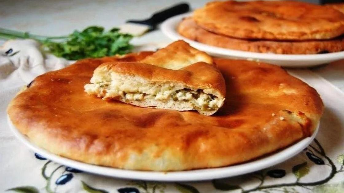 Пирог с картошкой и курицей на сковороде Пирог с картошкой и курицей на сковороде