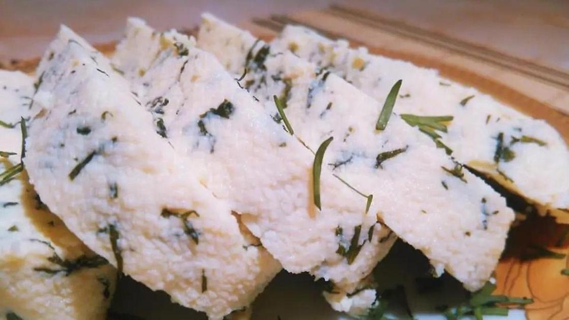 творожный сыр с укропом в домашних условиях рецепт. . творожный сыр с укропом в домашних условиях рецепт фото. творожный сыр с укропом в домашних условиях рецепт-. картинка творожный сыр с укропом в домашних условиях рецепт. картинка . Сыр можно делать обычный- без добавок. Для цвета можно добавить карри или любые на Ваш вкус травки.