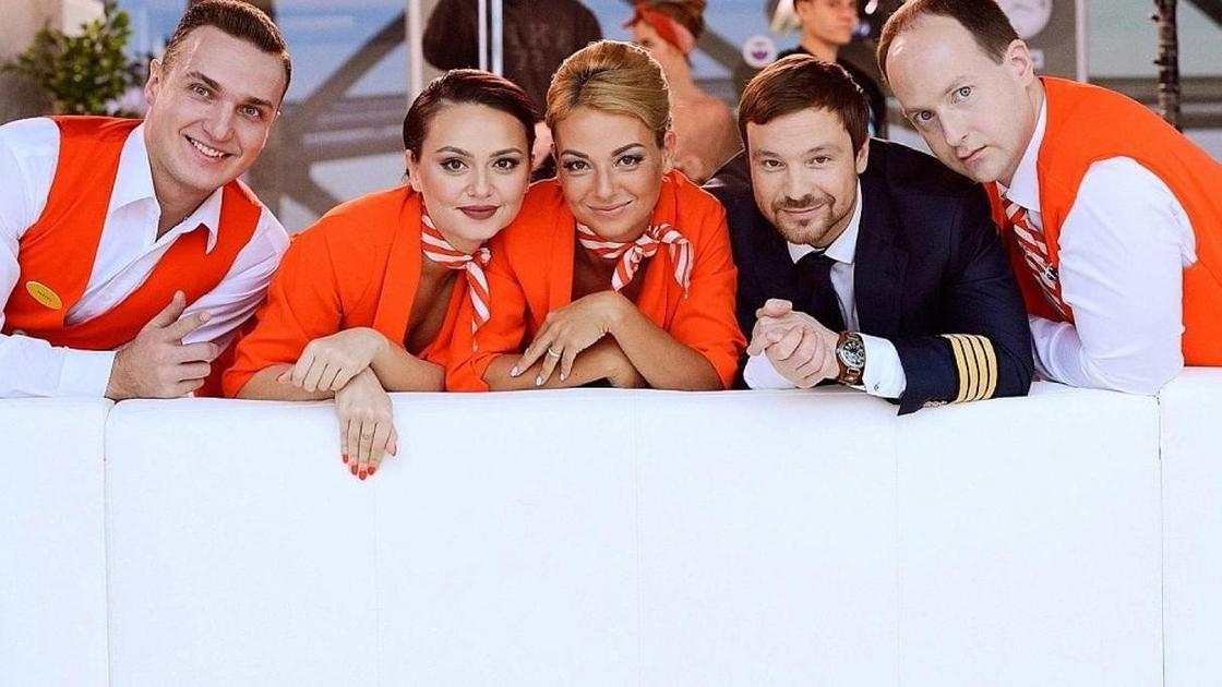 кадр из сериала "Улетный экипаж" кадр из сериала "Улетный экипаж"