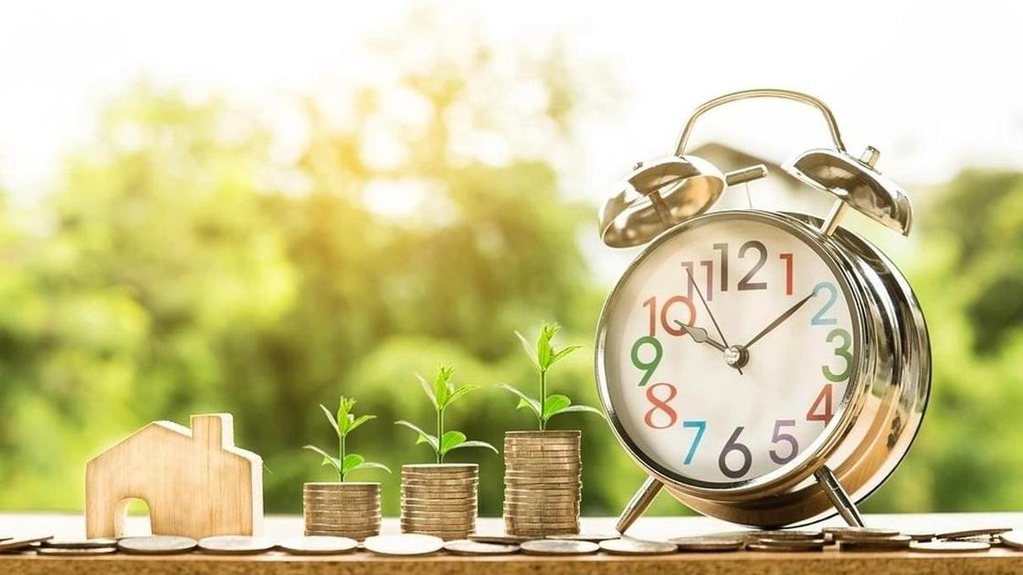 часы и столбики из монеток часы и столбики из монеток