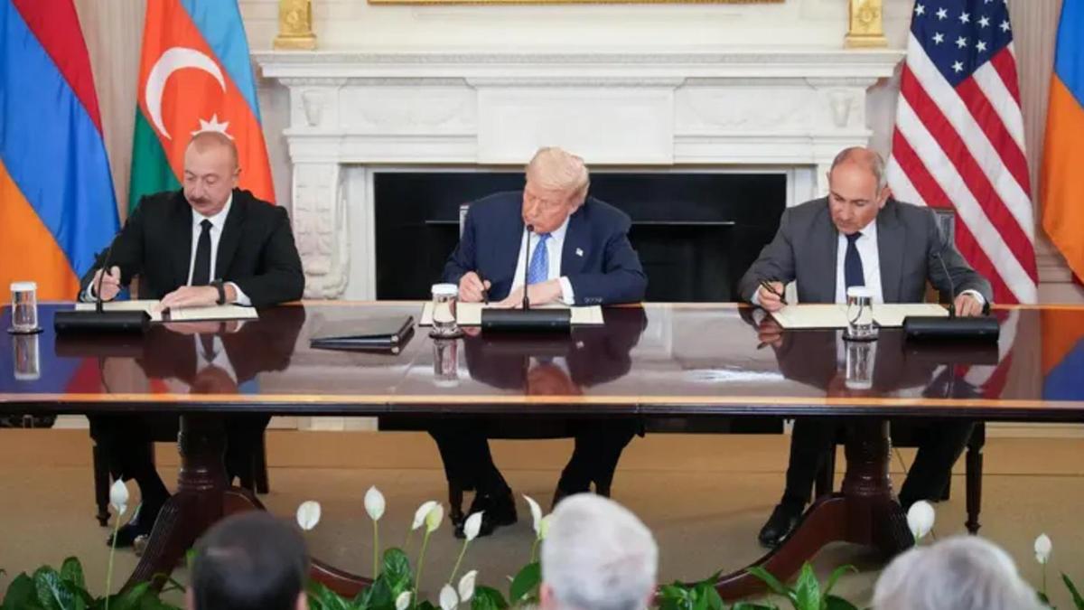 Келісімге қол қою сәті