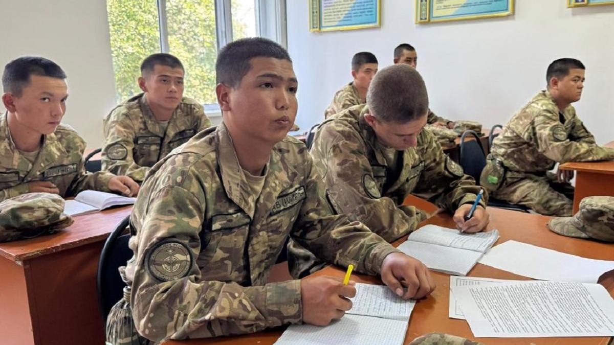 Военнослужащие