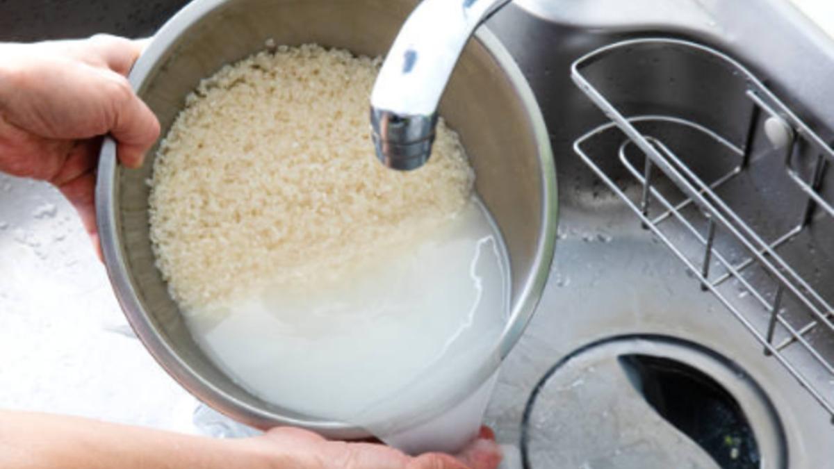 Рис промывают