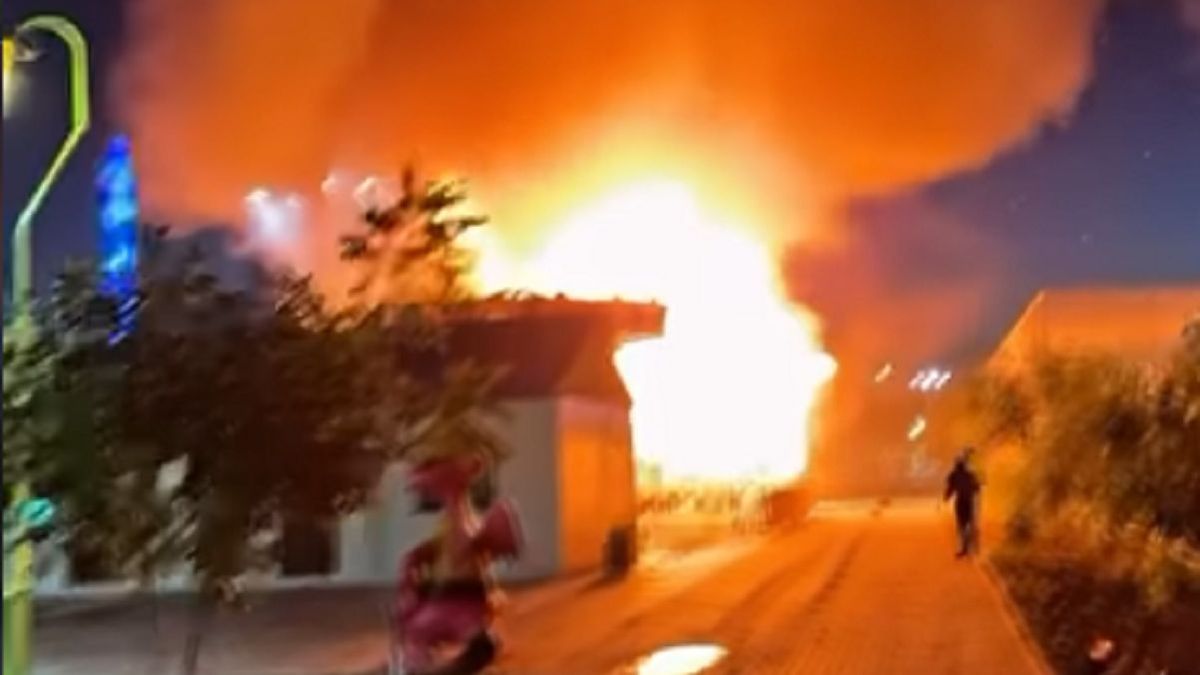Пожар в парке аттракционов в Атырау.