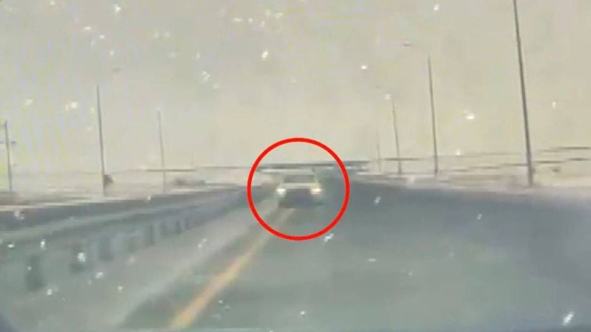 Водитель едет по встречной полосе