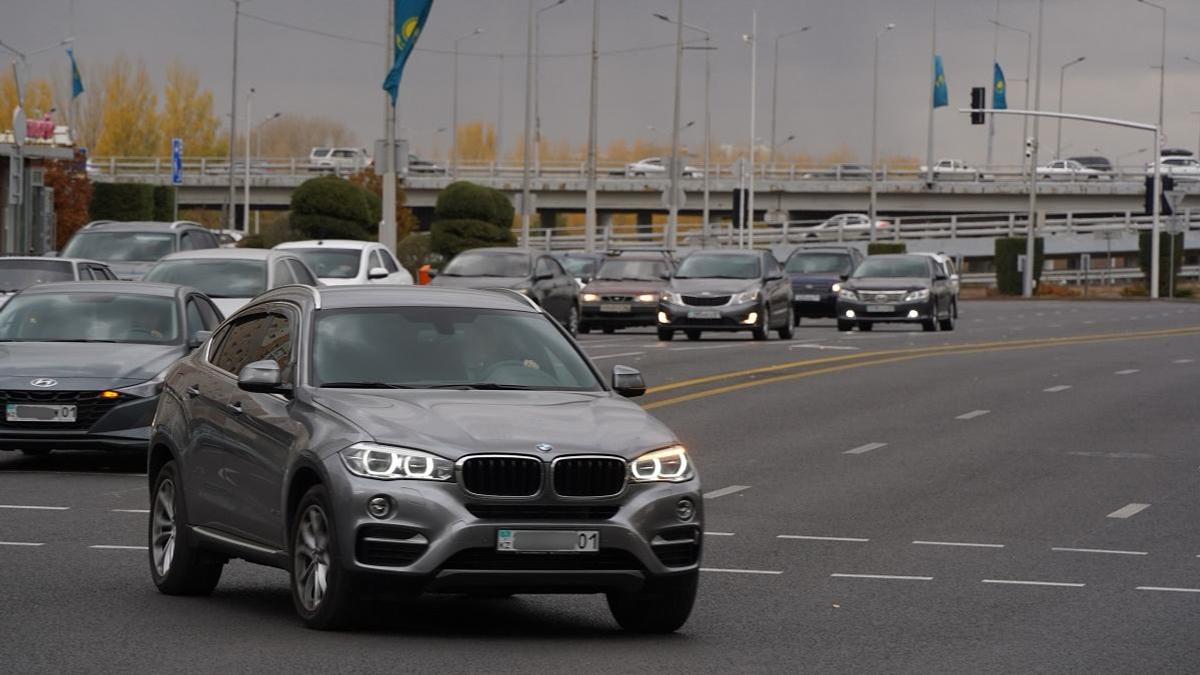 Автомобили на дороге Автомобили на дороге