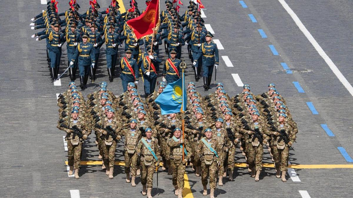 Казахстанские военнослужащие на параде в Москве Казахстанские военнослужащие на параде в Москве