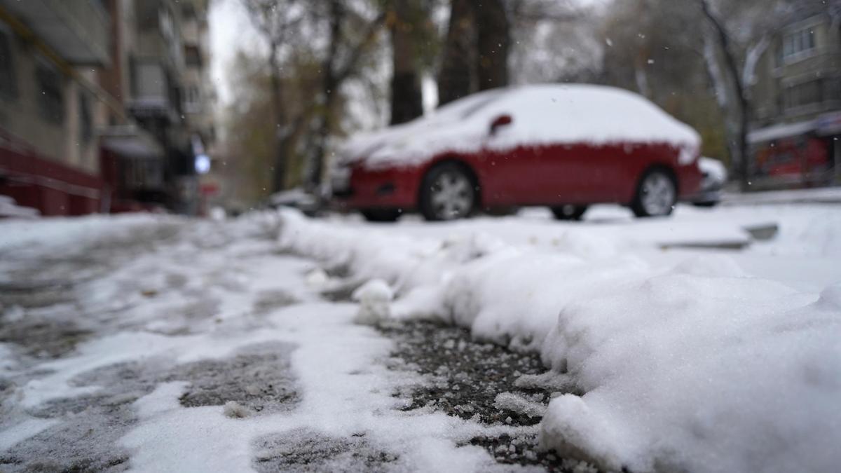 Снегопад прошел в городе