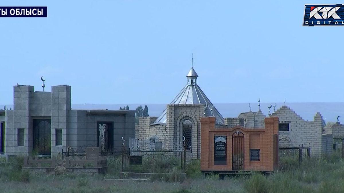 Нұра ауылындағы бейіт