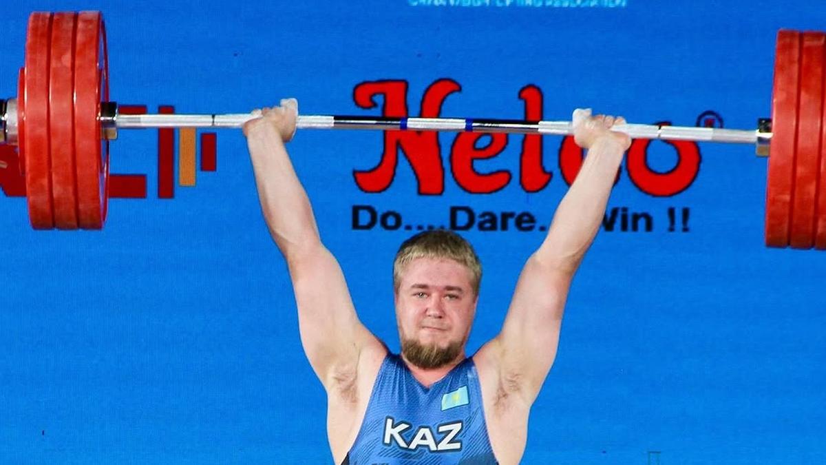 Казахстанский тяжелоатлет Егор Шерер